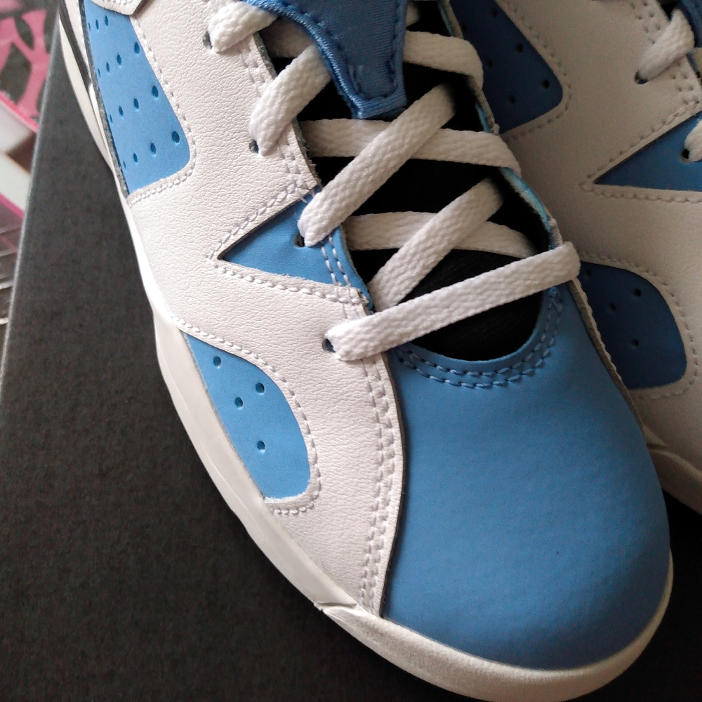Ps 3 y Jordan 6 light blue